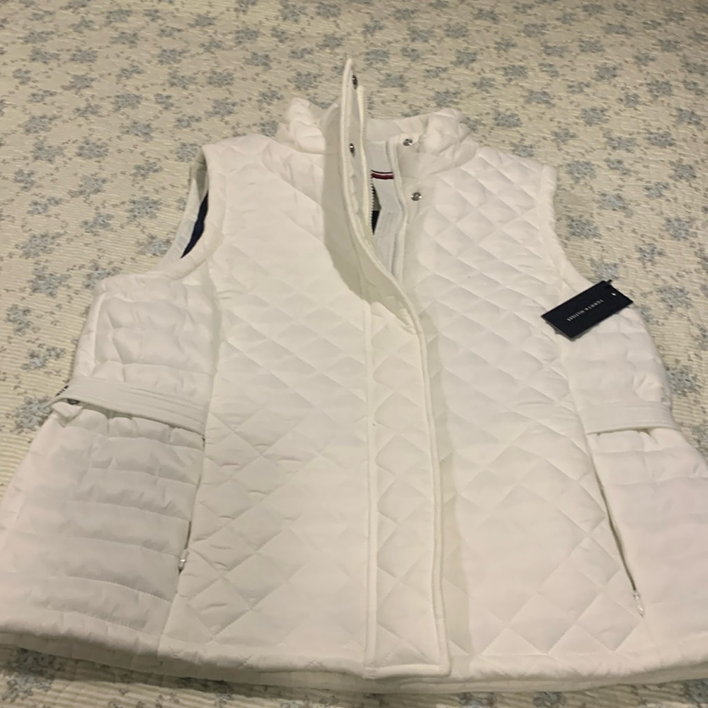 Tommy Hilfiger Vest Size XL NEW White Quilted Big front pockets Zip/Snap front